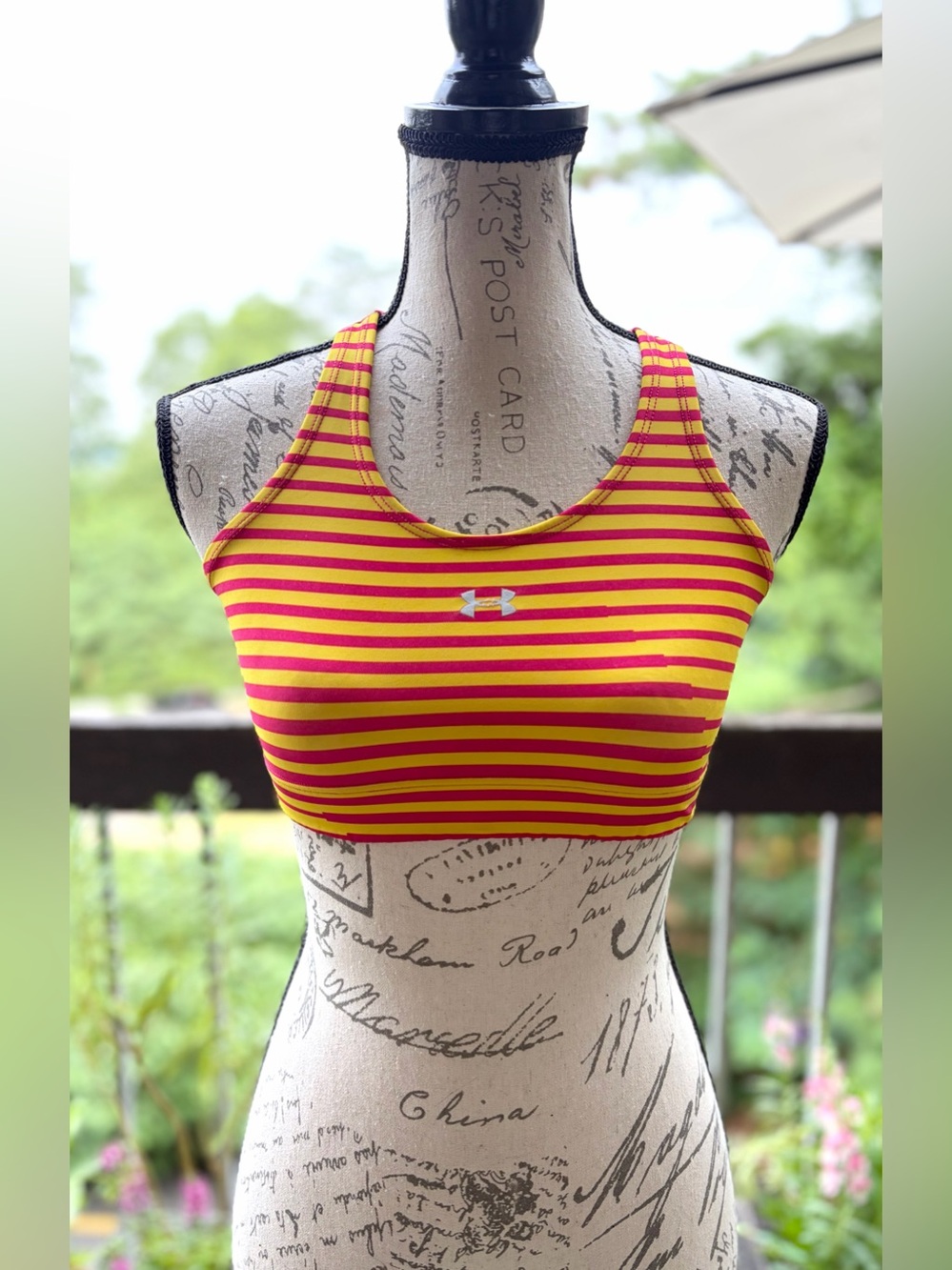 Under Armour Vibrant Striped Racer Back Athletic Sports Bra, S
Like New